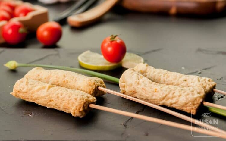 Hình ảnh chả cá truyền thống Hàn Quốc dang thanh dài Bong Eomuk Hình ảnh chả cá truyền thống Hàn Quốc dang thanh dài Bong Eomuk